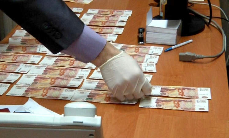 В Акбулакском районе москвич пытался дать взятку начальнику полиции